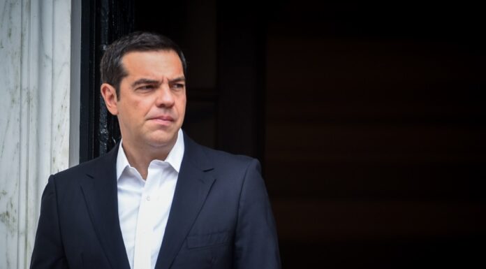 "Χοντραίνει" η κόντρα. Μαξίμου: "Μικρόψυχος ο Μητσοτάκης"