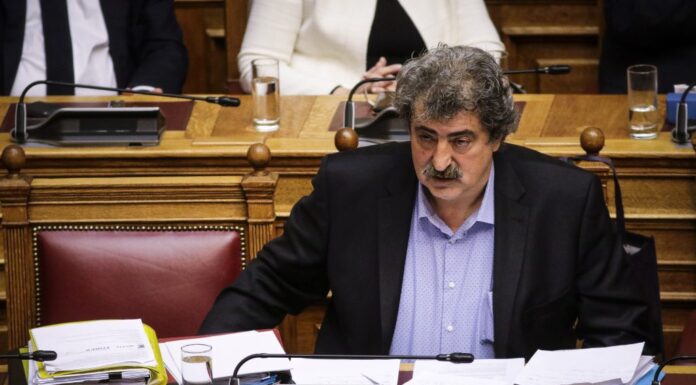 Οργή της αντιπολίτευσης για τη συνέντευξη Πολάκη και τους νεκρούς στις φωτιές που "θολώνουν την εικόνα".