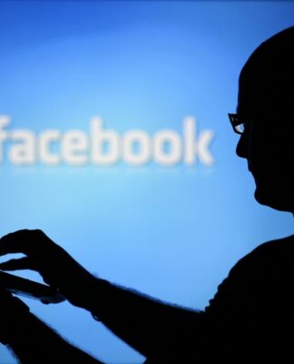 Facebook: Ξεφεύγει ο Ζάκερμπεργκ. Ζητά πρόσβαση σε στοιχεία πελατών τραπεζών