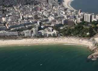 Η διάσημη παραλία που είναι από τις πιο πολυσύχναστες του κόσμου