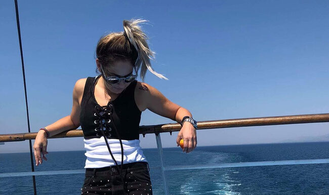 Μελίνα Ασλανίδου: Δείτε την με καυτό τζιν σορτάκι και θα πάθετε πλάκα!