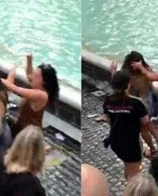 Γυναίκες πλακώνονται στο ξύλο για μια selfie στο συντριβάνι της Φοντάνα ντι Τρέβι