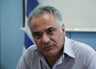 Απίστευτα ρατσιστική δήλωση Σκουρλέτη: «Έχουμε απέναντί μας μια αυτιστική αντιπολίτευση»
