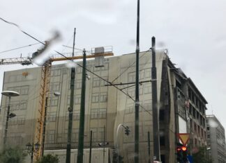 ΕΚΤΑΚΤΟ: Η κακοκαιρία χτυπά τον Πειραιά (ΕΙΚΟΝΕΣ)