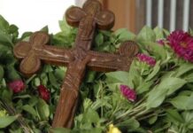 Γιατί νηστεύουμε την ημέρα του Σταυρού