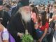 Ο αρχιεπίσκοπος εμφανίστηκε χωρίς σταυρό σε αγιασμό σχολείου για να μην ενοχληθούν οι πρόσφυγες