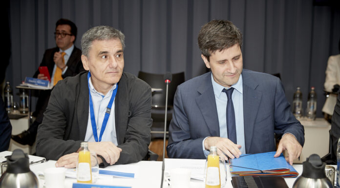 Στον αέρα οι συντάξεις – Χρυσώνουν ενστόλους, δικαστές, πανεπιστημιακούς.