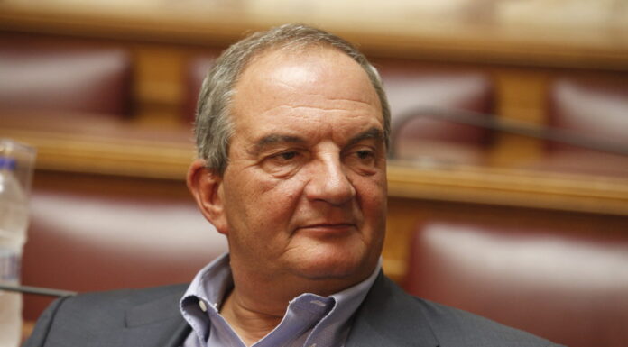 Κώστας Καραμανλής: Τα γενέθλια στην ταβέρνα, η ανδροπαρέα και η τούρτα