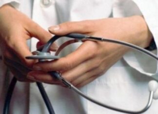 Χαλκιδική: Προσπάθησε να πετάξει τη γιατρό από το παράθυρο – Γροθιές και ξεμάλλιασμα στο νοσοκομείο Πολυγύρου.