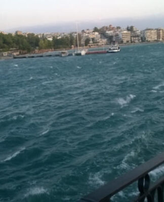 Χαλκίδα: Πλήρωσε ακριβά τη βουτιά στην παλιά γέφυρα – Η μήνυση που τους έκαναν οι λιμενικοί