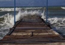 Μανιασμένες θάλασσες. Σε ισχύ το απαγορευτικό απόπλου – Ακυρώνονται δρομολόγια