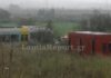 Φθιώτιδα: Τρένο παρέσυρε αυτοκίνητο για ένα χιλιόμετρο – Θρίλερ στις ράγες με εγκλωβισμένους επιβάτες – Το ολέθριο λάθος που έγινε