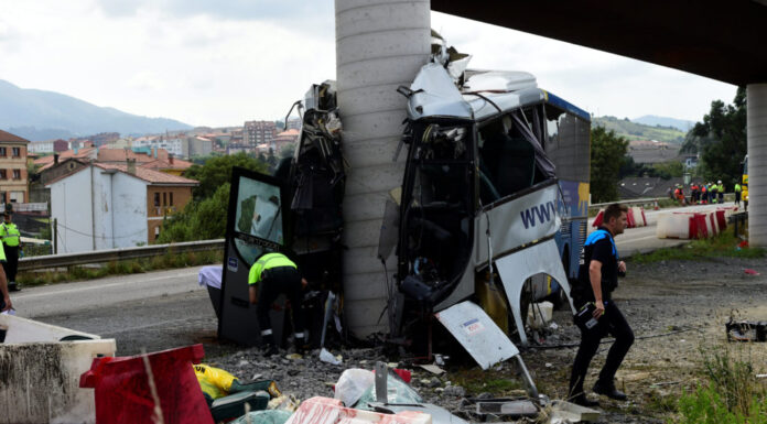 Τραγωδία στην Ισπανία – Λεωφορείο "καρφώθηκε" σε υποστήλωμα γέφυρας – Πέντε νεκροί και 20 τραυματίες