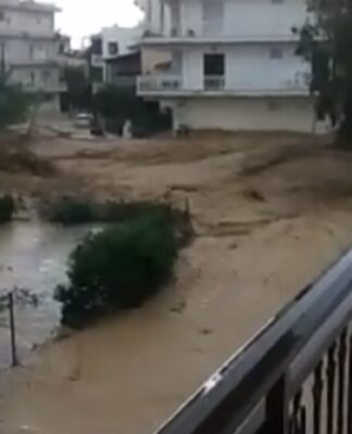 Κορινθία: Ορμητικός χείμαρρος έπνιξε το Κιάτο – Πλημμύρισαν σπίτια σε Ξυλόκαστρο και στον δήμο Βέλου – Βόχας