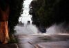 Ο Ζορμπάς… χορεύει και την Αττική. Κλειστοί δρόμοι και προβλήματα – Live η πορεία του φαινομένου