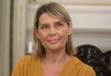 Παπακώστα: «Ο Τσίπρας συνδυάζει Ανδρέα, Κωνσταντίνο και Κώστα Καραμανλή»