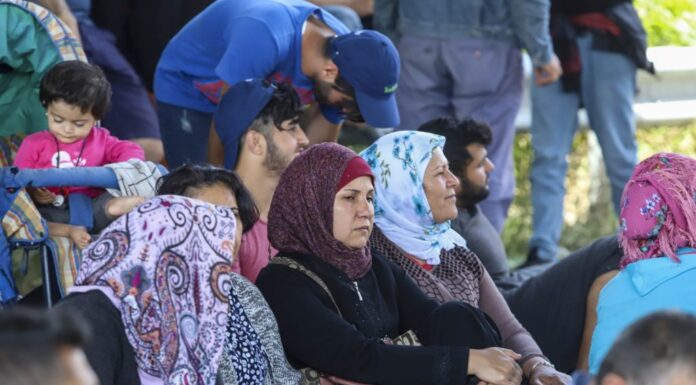 Οι αριθμοί της προσφυγικής κρίσης στην Ελλάδα – Πως διανέμονται τα χρήματα – Πόσο επηρεάστηκε το ΕΣΥ.