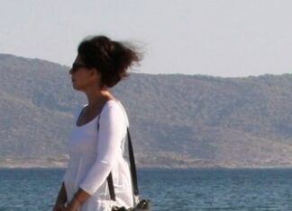 ΘΛΙΨΗ: Γνωστή δημοσιογράφος έχασε τη μάχη με τον καρκίνο σε ηλικία πενήντα ετών