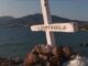 Κάτοικοι της Μυτιλήνης έβαλαν ξανά τον Σταυρό που ξερίζωσαν στη θέση του