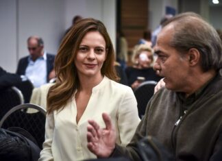 ΣΥΡΙΖΑ: Η Ατχσιόγλου, τα γέλια Τσίπρα και τα… πηγαδάκια