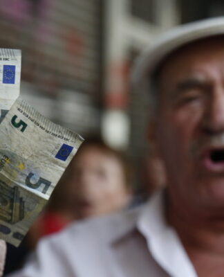"Μέσα" η περικοπή των συντάξεων στον προϋπολογισμό που κατατέθηκε στην Κομισιόν