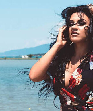 Ιουλία Καλλιμάνη: Μετά το The Voice βάζει «φωτιές» στην πίστα