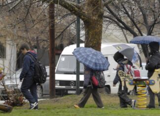 Καιρός: Άνοδος της θερμοκρασίας αλλά και βροχές την Τρίτη – Πού και ποιες ώρες θα βρέξει