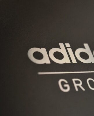 Adidas: Αποσύρει επικίνδυνα παιδικά μαγιό – Τι πρέπει να κάνουν οι γονείς
