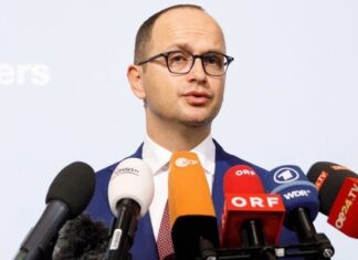 Εμφανώς «δαγκωμένος» και ο Αλβανός ΥΠΕΞ με την παραίτηση του Νίκου Κοτζιά