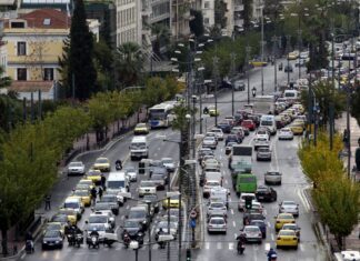 "Φρένο" στην αναγκαστική ακινησία για ανασφάλιστα οχήματα. Θα καταβάλλονται τα τέλη κυκλοφορίας.