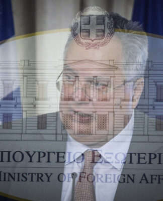 Επιμένει ο Κοτζιάς – Με άφησαν ξεκρέμαστο – Ο νέος ρόλος του Κατρούγκαλου