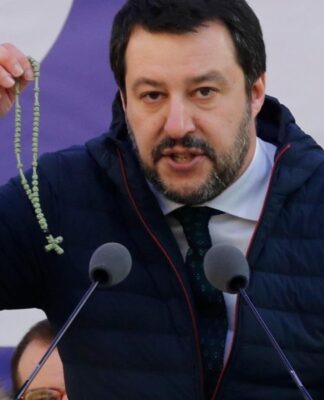 Σαλβίνι υπέρ Ελλήνων και Ορθοδοξίας: «Ντροπή, μετανάστες και ΜΚΟ έριξαν Σταυρό στη Λέσβο»