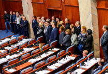Βόμβες από την Μόσχα. Οι ΗΠΑ ενορχήστρωσαν την ψηφοφορία παρωδία στα Σκόπια