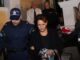 "Το δόγμα Πολάκη εφαρμόζεται γενικά". Με "κρυμμένες" χειροπέδες το ζεύγος Παπαντωνίου μετά την προφυλάκιση