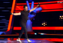 The Voice: Η διαγωνιζόμενη έδωσε στον Σάκη τα παπούτσια στο χέρι- Δείτε τι συνέβη