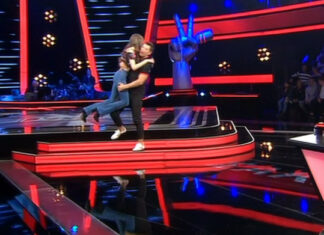 The Voice: Κόντεψε να σωριαστεί στο πλατό με την αγκαλιά και τα φιλιά του Σάκη