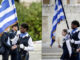 Έκλεψε τα βλέμματα η καλλονή μαύρη σημαιοφόρος στη μαθητική παρέλαση της Αθήνας