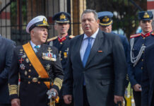 Ηχηρό μήνυμα Καμμένου στην Τουρκία μετά την παρέλαση. «Παραιτήσου» του φώναξαν – video