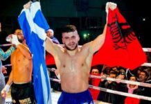 Αλβανός πυγμάχος παγκόσμιος πρωταθλητής σήκωσε την αλβανική και την ελληνική σημαία