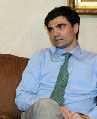 Ο Alpha ήταν μόνο η αρχή. Ο όμιλος Βαρδινογιάννη αγόρασε και θυγατρικές της Λαϊκής Τράπεζας Κύπρου.