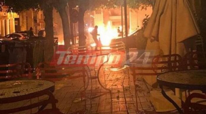 Πάτρα: «Κλείστε την πόρτα, μας καίνε» – Νέα στοιχεία για την επίθεση με μολότοφ στο Αστυνομικό Μέγαρο