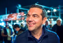 Αλέξης Τσίπρας και Μπέτυ Μπαζιάνα casual και χαμογελαστοί στο Σπούτνικ Festival