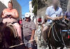 Η Ελλάδα απαγορεύει σε υπέρβαρους τουρίστες να καβαλάνε γαϊδούρια