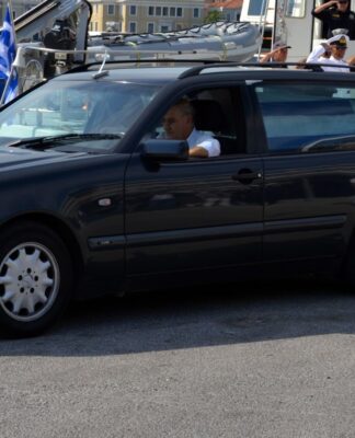 Αποχαιρέτησαν τον "ήρωα του Αιγαίου" Κυριάκο Παπαδόπουλο στο σκάφος που έσωσε χιλιάδες ζωές