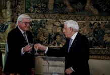 Ο Παυλόπουλος μίλησε επίσημα στον Σταϊνμάιερ για τις γερμανικές αποζημιώσεις.
