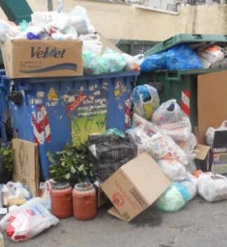 Με προσωπικό ασφαλείας η αποκομιδή των απορριμμάτων στον Πειραιά
