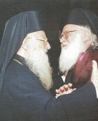 ΣΑΝ ΣΗΜΕΡΑ το 2001: Ο Αρχιεπίσκοπος Αναστάσιος στον Πειραιά