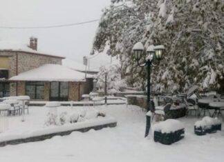 Όλα λευκά. Εγκλωβίστηκαν 30 άνθρωποι σε καταφύγιο στην Κοζάνη – Πού χρειάζονται αλυσίδες