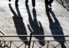 Public Issue: “Στραβά αρμενίζουμε” λένε 3 στους 4 Έλληνες.
