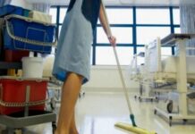 Βόλος: Η καθαρίστρια που βρέθηκε στη φυλακή για πλαστό απολυτήριο δημοτικού λύνει τη σιωπή της – "Ντρέπομαι αλλά έτρεμε η ψυχή μου".